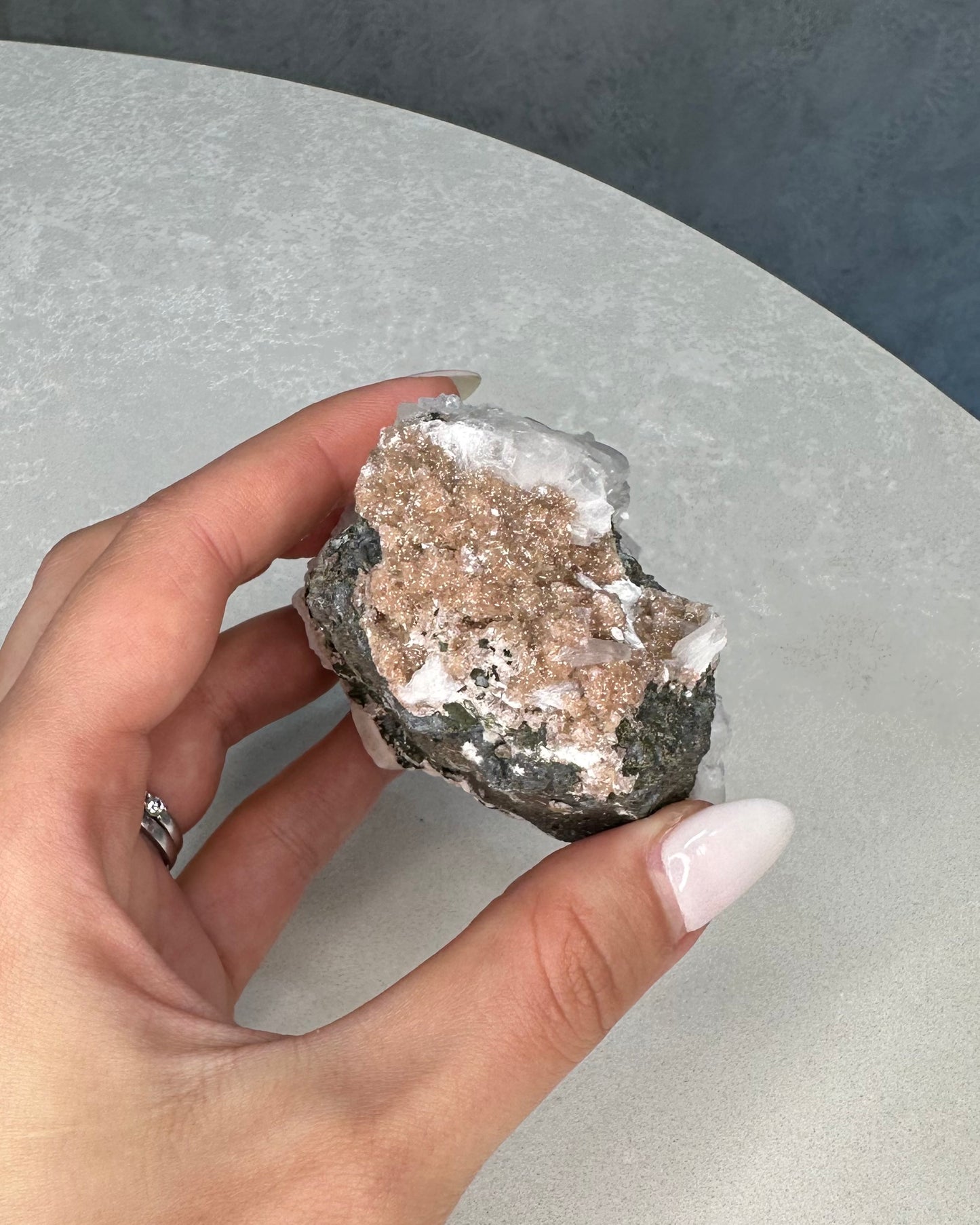 APOPHYLLITE CLUSTER 04