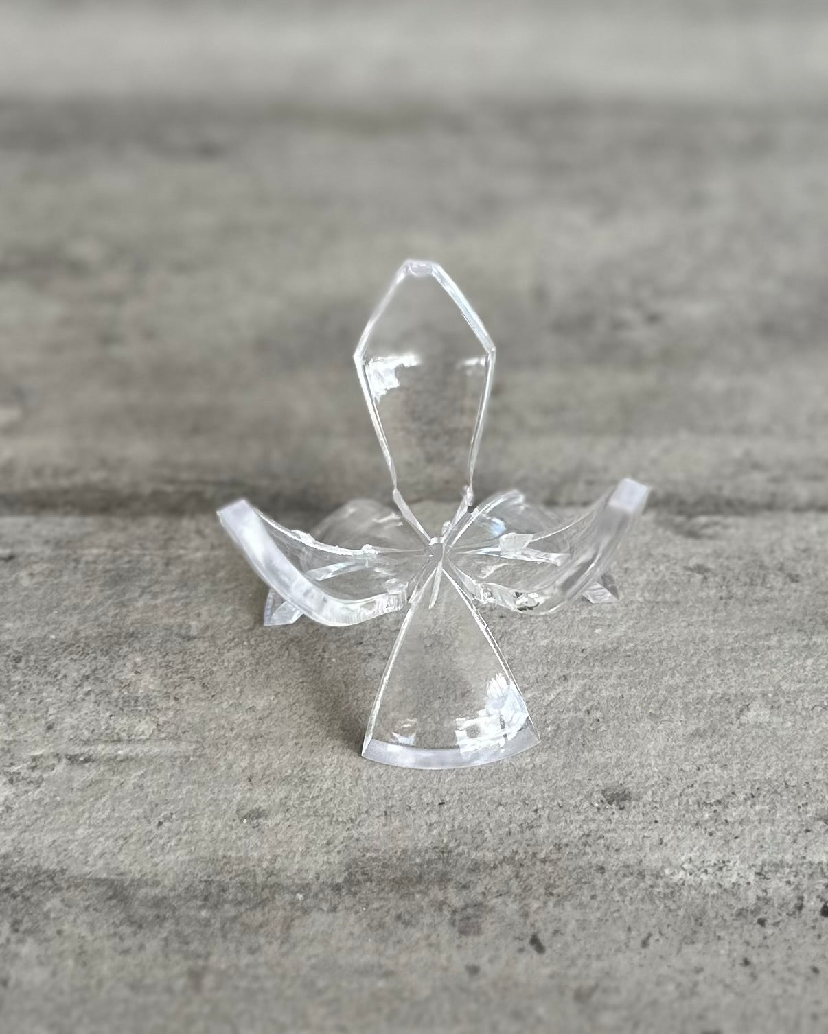 CRYSTAL ACRYLIC DISPLAY STAND - CLAW