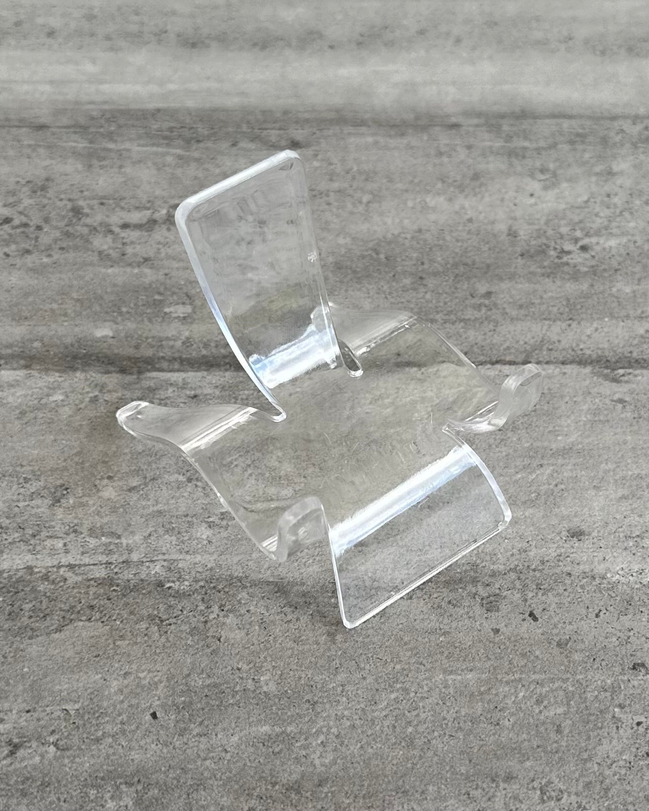 CRYSTAL ACRYLIC DISPLAY STAND (MEDIUM)