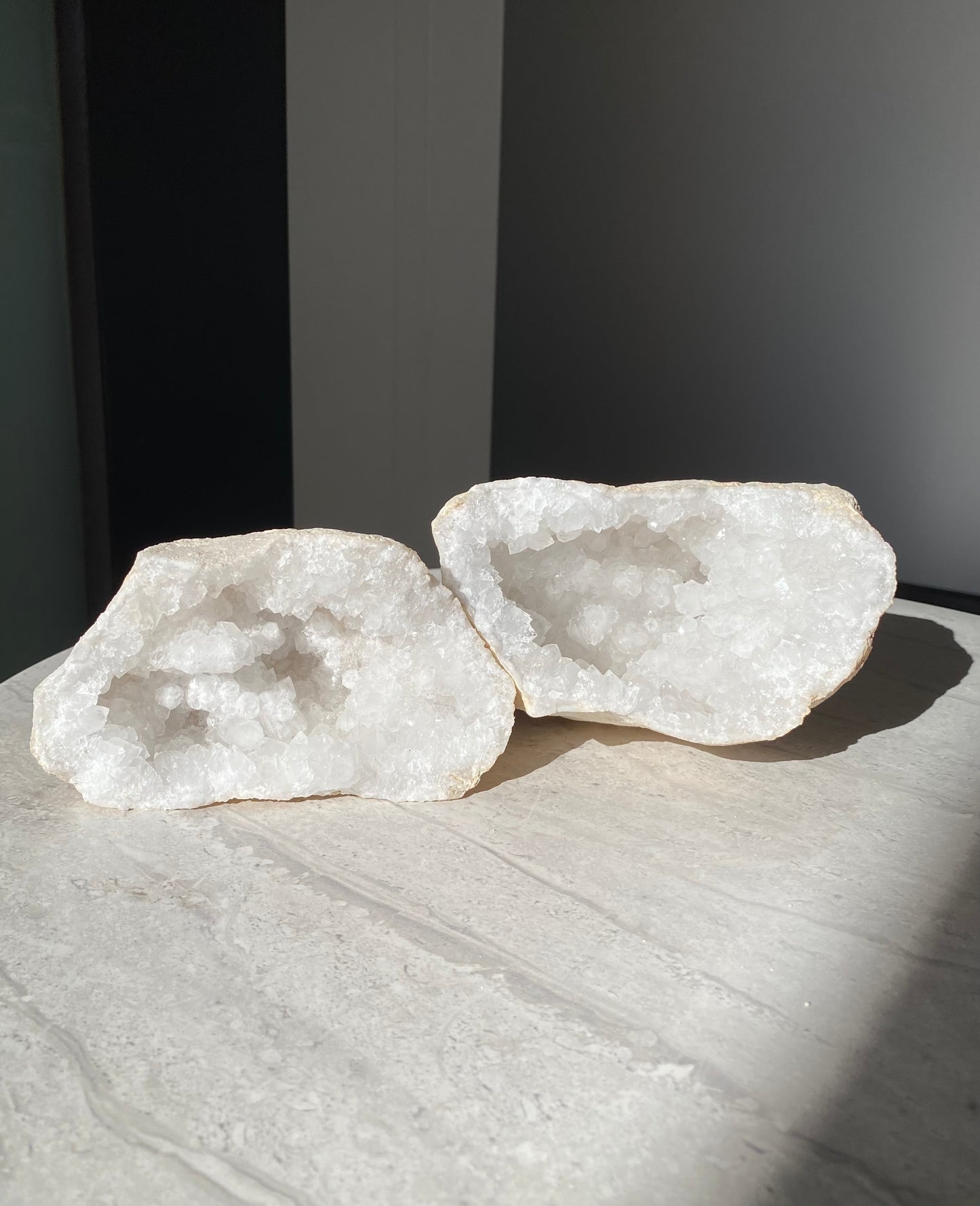 XL CLEAR QUARTZ GEODE CAVES PAIR 01