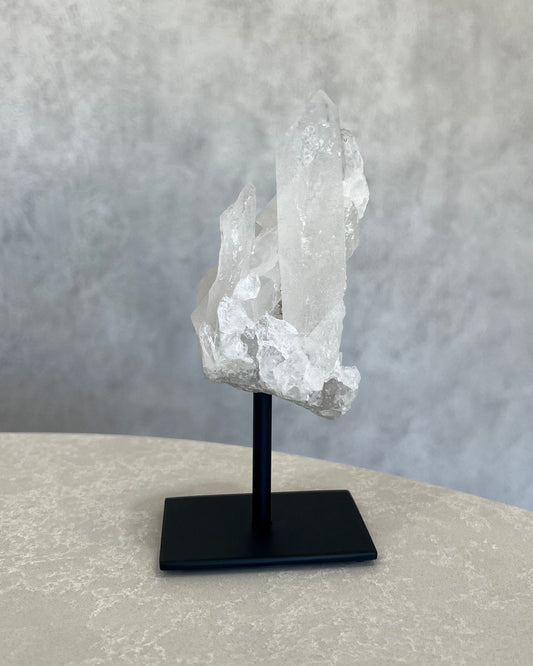 CLEAR QUARTZ CLUSTER ON STAND 03