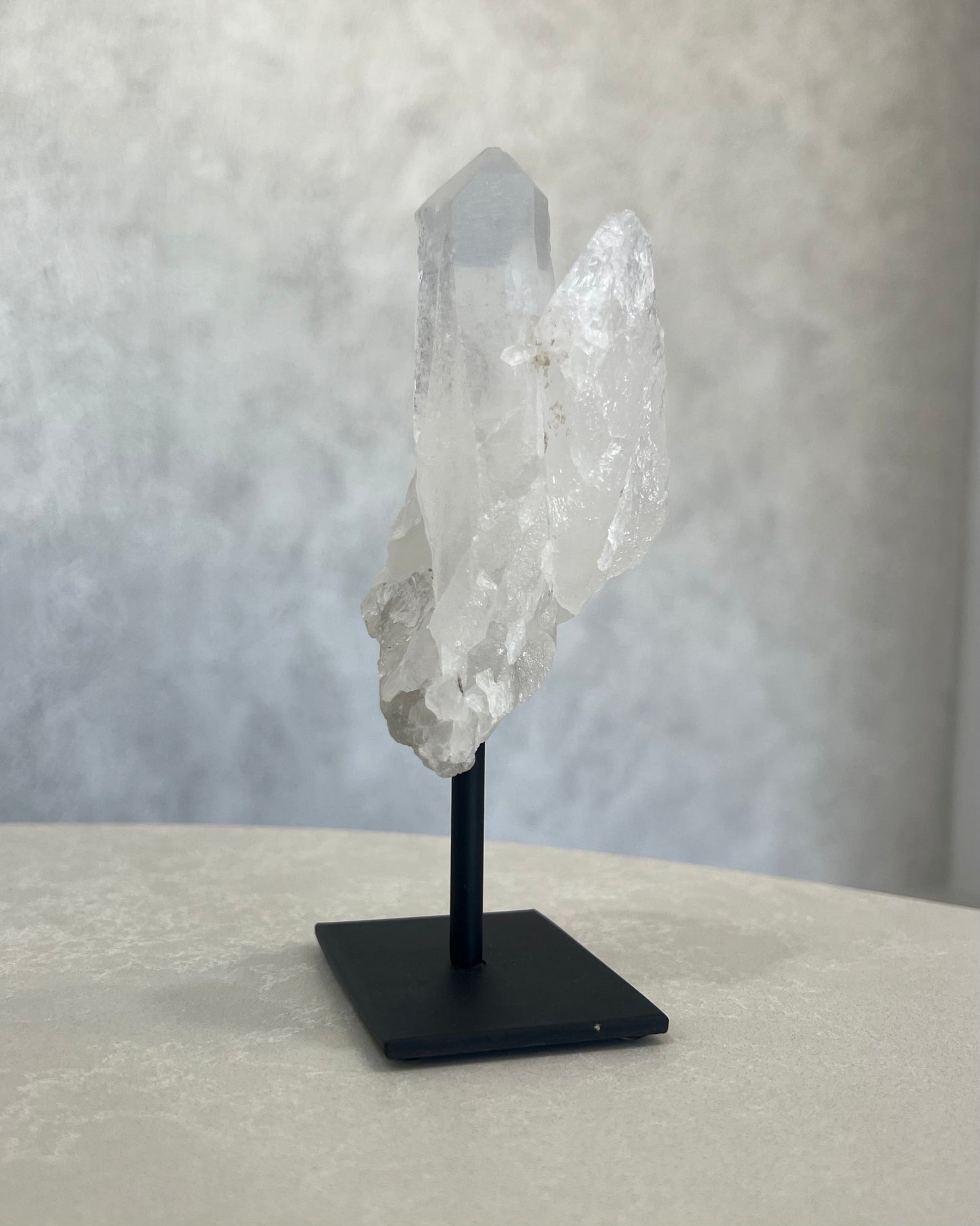 CLEAR QUARTZ CLUSTER ON STAND 03